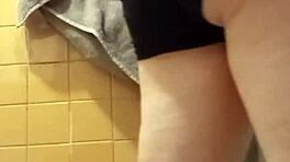 작은 18+ 여자들 큰 엉덩이 화장실 홈메이드 컴필레이션.