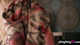 Nuda Ucraina Lisa Dawn Sfoggia Corpo Magro Perfetto