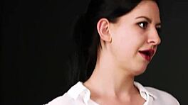 Moje nevlastní dcera používá můj kouř, když je nadržená