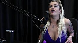 Klienti Julie Fontanelli se vrací pro divoké veřejné felace a POV akci