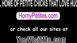 היי, רוצה לראות את סידני הסקסית לוקחת זין ענק בזיון קשה?