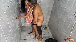 Uskyldigt Leg Bliver Dampende Da Thai Stedfar Udforsker Magert Steddatter’s Stramme Krop