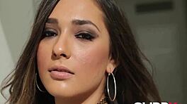 Jaye Summers vzame dvojno spermo z velikim črnim kurcem