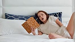 हॉट चिक डर्टी बुक से मुठ मारते पकड़ी परवर्ट टीन 18+