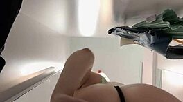 路上で18歳の知らない女をナンパ、金で激しいファック、フェラと騎乗位