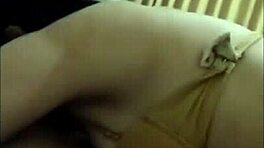 สาวอินโดนีเซียในชุดเครื่องแบบ อยากได้บริการก่อนทำงานหรือเปล่า?