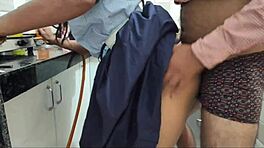 Kad je Ashu preskočila fakultet, učitelj došao kući i jebao je sa hindu audio