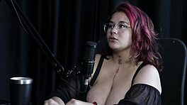 Teyze Büyükanneyle Anlaşma Yapıyor Para Delisi Fransız Köle Kırmızı Şeffaf İç Çamaşırında Melitta Kahve