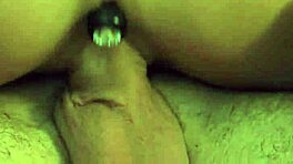 Млада курва язди твърд кур като луда! Смуче и лиже топки непрекъснато!