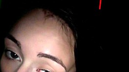 Yeşil gözlü büyük götlü yenge dört ayak üstünde sertçe biniyor yüz için