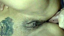 فتاة 18+ تركب الزب كوغيرل، تئن وتمتلئ كسها بالسائل