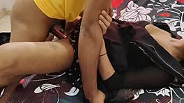 कोमल भाभी, बाहर सफाई करते हुए मेरा लंड चूसो और सीढ़ियों के नीचे चोदो!