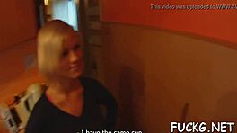 Ορνιάρης Γαμάει Σφιχτή Ενήλικη στην Κάμερα