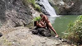 yo, heb je aisha ferrari zien neuken met mexicaanse soldaat buiten?