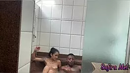 Teenager in the amateur category performs her exercises in a hydro session