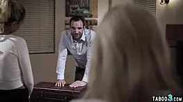 Teen BFFs fuck a stranger for his treasury box 😏