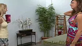 i'm lynn, bisexual wife fuckin' young sexy blonde