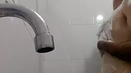 rico baño with big teen cock