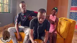 Hübsche 18+ versteckt Monsterschwanz