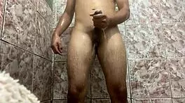 Alisando minha rola grande, assista o video completo no red agora mesmo.