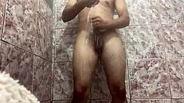 Alisando minha rola grande, assista o video completo no red agora mesmo.