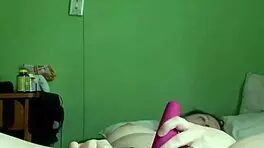 Horny MILF plays with her pussy teasingly