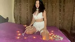 18 yo girl plays with ass