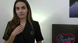 Natalia, joven zorra francesa con culo redondo apretado en trío caliente