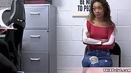 Beautiful Ebony Sarah Gives Freebie Blowjob