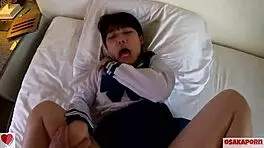 人生初潮吹き！大洪水のツルピタ 瞳の大きな可愛いぴちぴち18歳が 服で20回以上のイキ祭り。ちびっこ体型貧乳ちっぱいさんスカートに正常位で中出し。個人撮影　ハメ撮り　オリジナル　セーラー服 アヘ顔 アクメ 　フェラ 騎乗位　正常位　ver まお 8 osakaporn