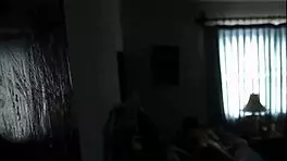 ลูกพี่ลูกน้องเย็ดแรงตอนพ่อแม่อยู่บ้านในชุดกระโปรงแน่น