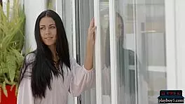 I love these gorgeous brunettes.