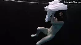 This is so beautiful: Teen babe Andrejka’s unforgettable underwater swimsuit performance