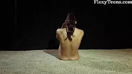 Russian teen gymnast twerks in a very raunchy dance move