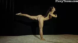 Russian teen gymnast twerks in a very raunchy dance move