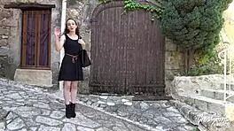 Amandine craves tasting women in outdoor threesome