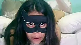 mi amigo me tortura con un dildo gigante y monstruoso en la habitacion