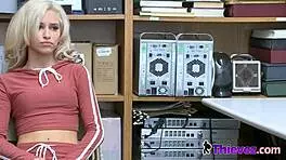 Kiara gets her pink cunt defenestrated by horny officer at work 😏