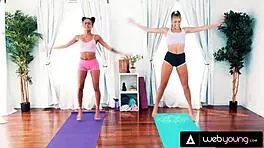 Kenzie Reeves Has Wet Session with Chloe Cherry 😏