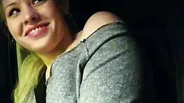 Δεν πιστεύω ότι η Lola Taylor έμεινε ξεναγός, αλλά γαμώ είναι καυτή