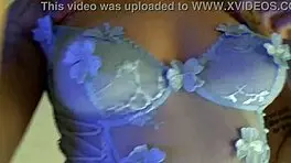 Wow, Novinha Shows Lingerie And Plays Naughtily!