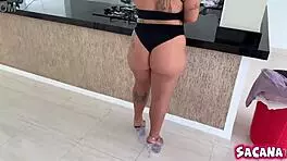 A stunning boxer babe soaked my bed with passion
