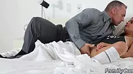 Ει ρε, ας tag team αυτή την έφηβη 18+ σε hardcore γαμήσι σήμερα