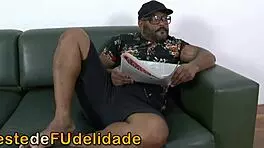 Colegias safadas fazem orgia com homem mais velho