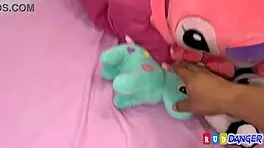 Stepsister's big ass tempts in homemade anal scene