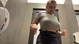 i cant beleive this curvy amateur squirted so unbelievablly in public... wow