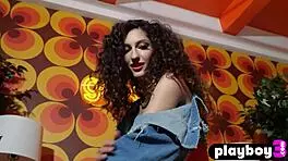 Curvy Lina Jade Posing