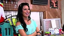 Milf Hunter Catches Skinny Teen In Reality Cumshot Pov