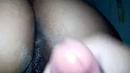 fiquei de quatro pro meu amigo bater punheta vendo minha buceta rosa - casal akira