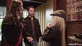 teeny bekommt ihren ersten faustfick bei porno casting - german fisting 😍